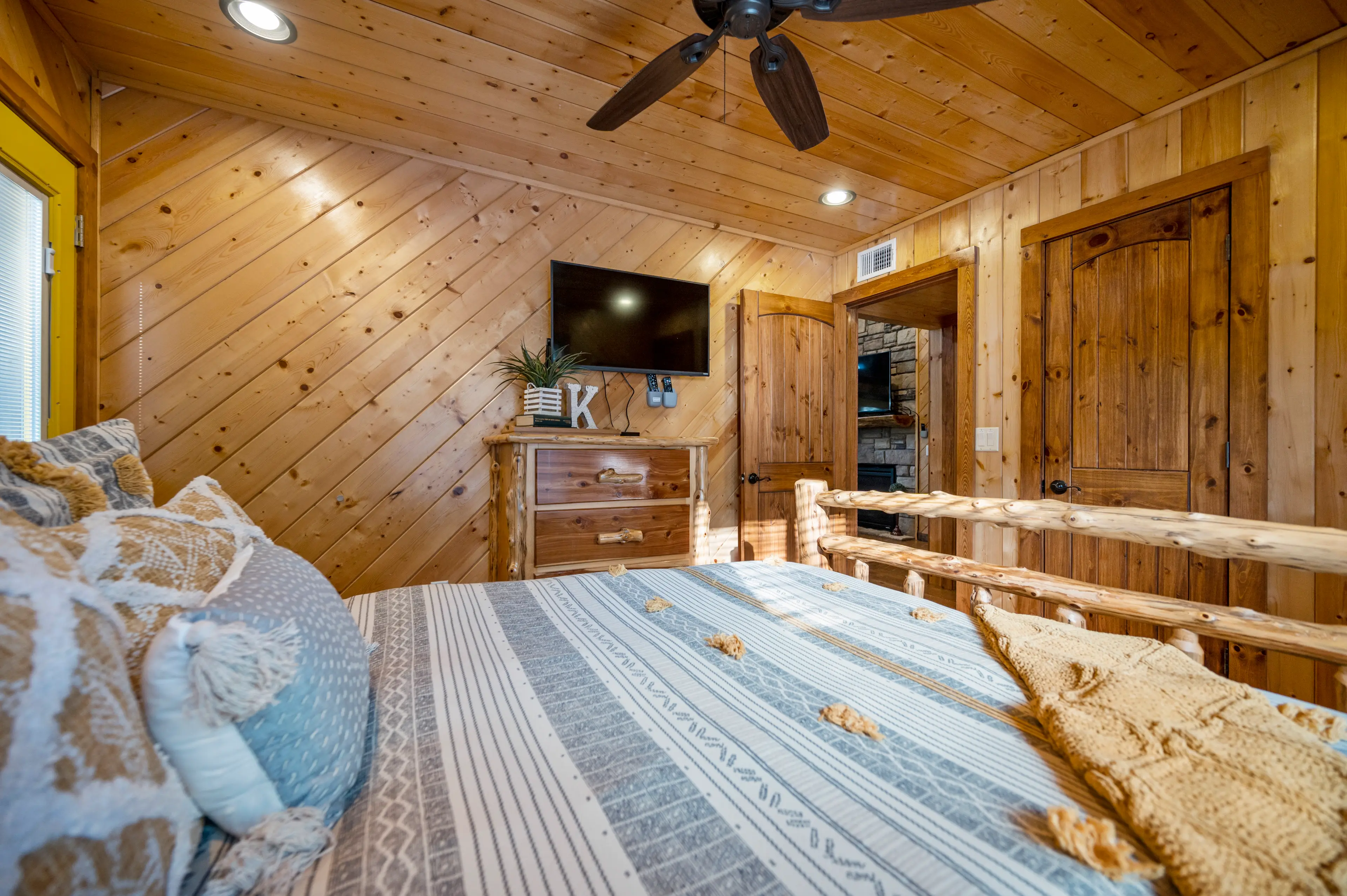 Ceiling fan, TV, closet, dresser....everything you need to make yourself at home!