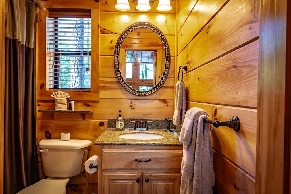 Downstairs bath with tub/shower combo