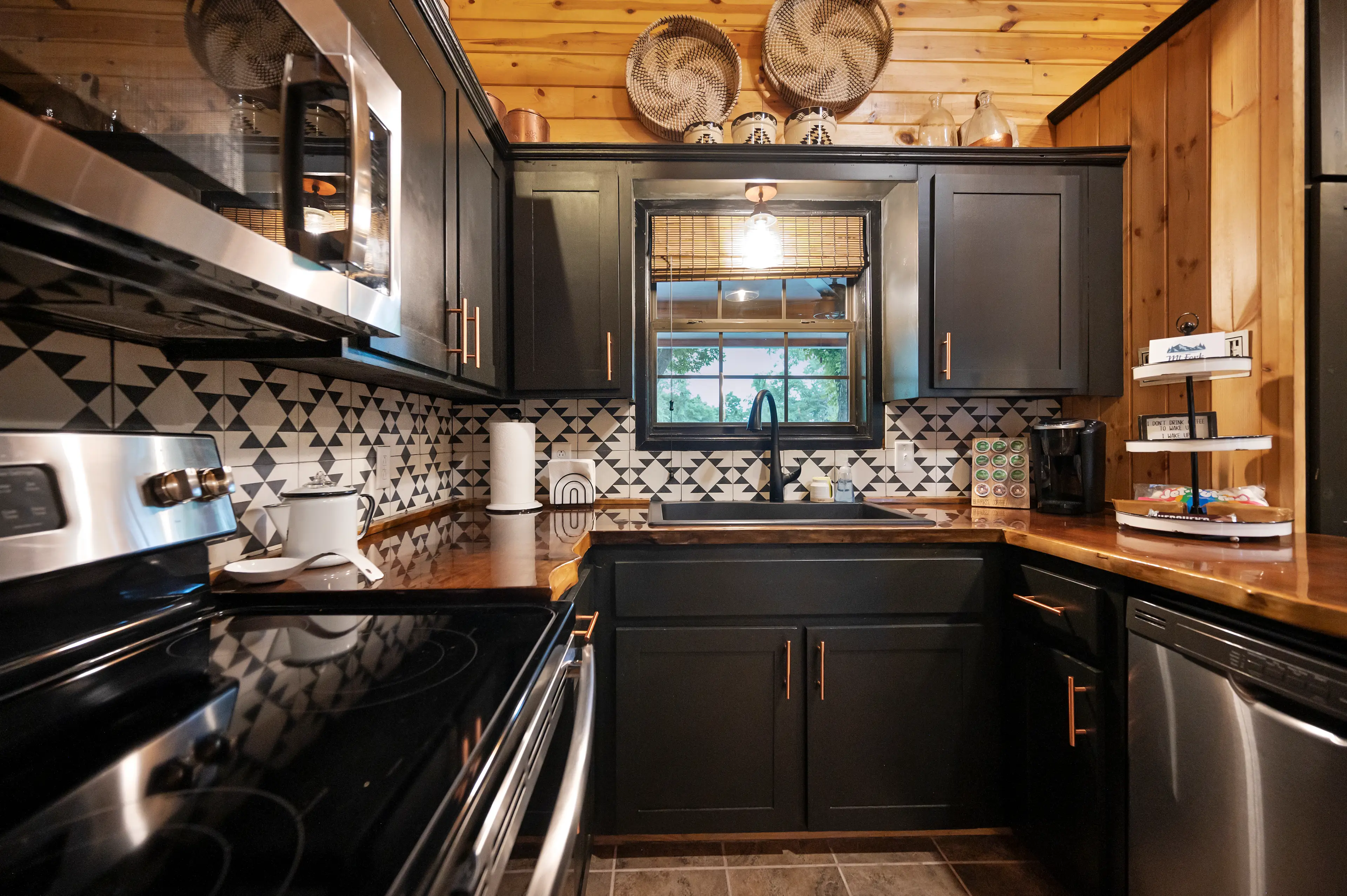 There is a full-size dishwasher as well
