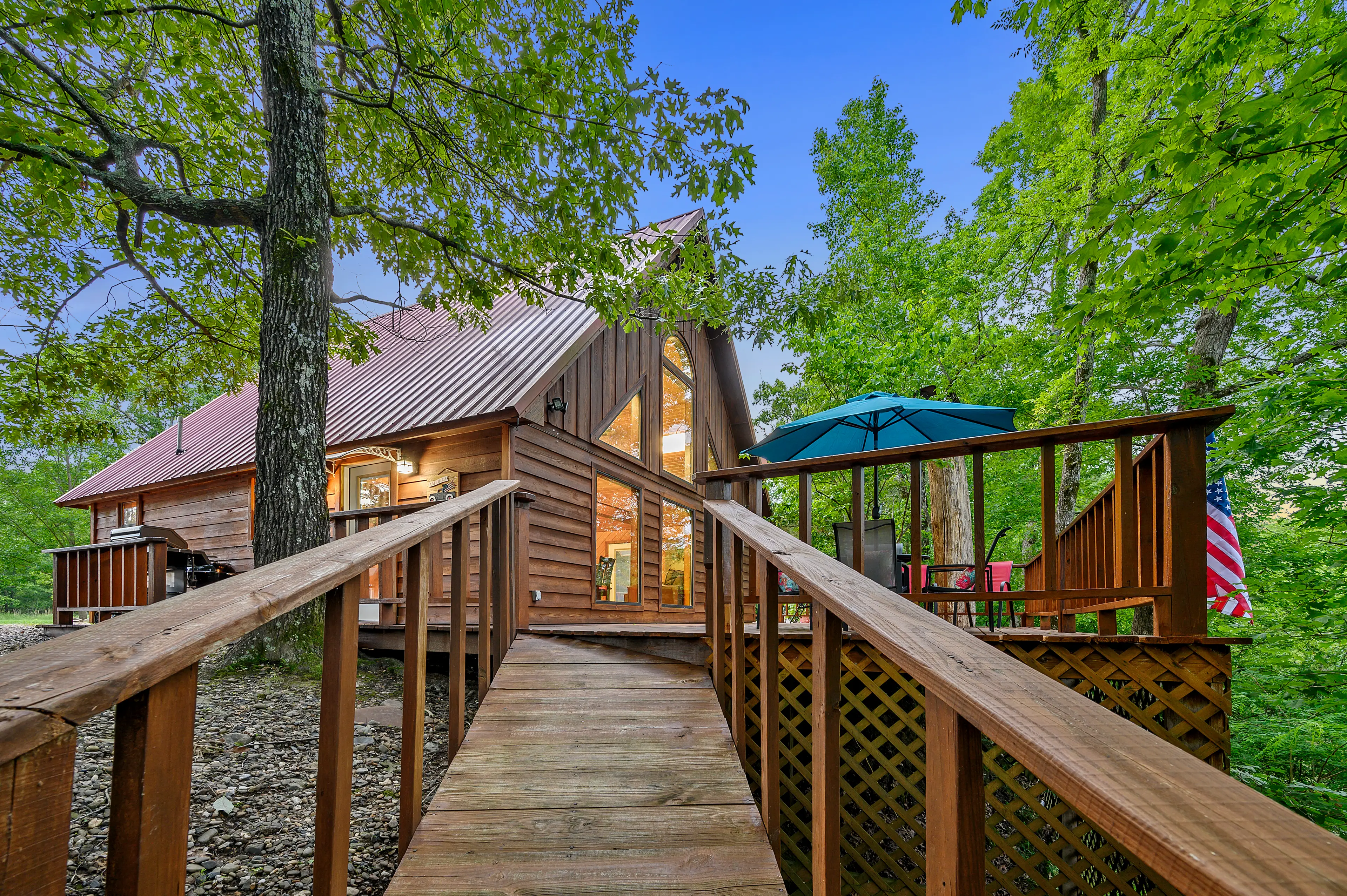 Come relax on the Mt Fork River but a quick drive to Broken Bow Lake!