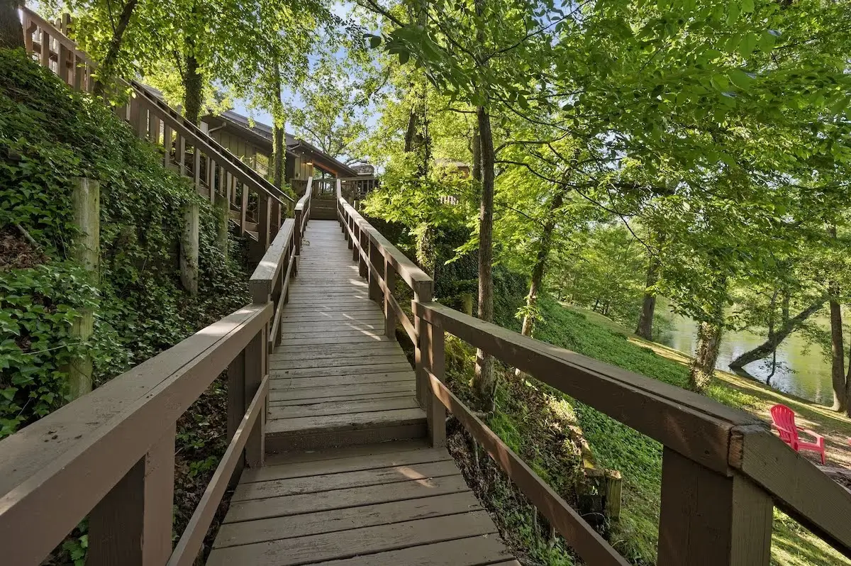 Boardwalk from the bank to the cabin