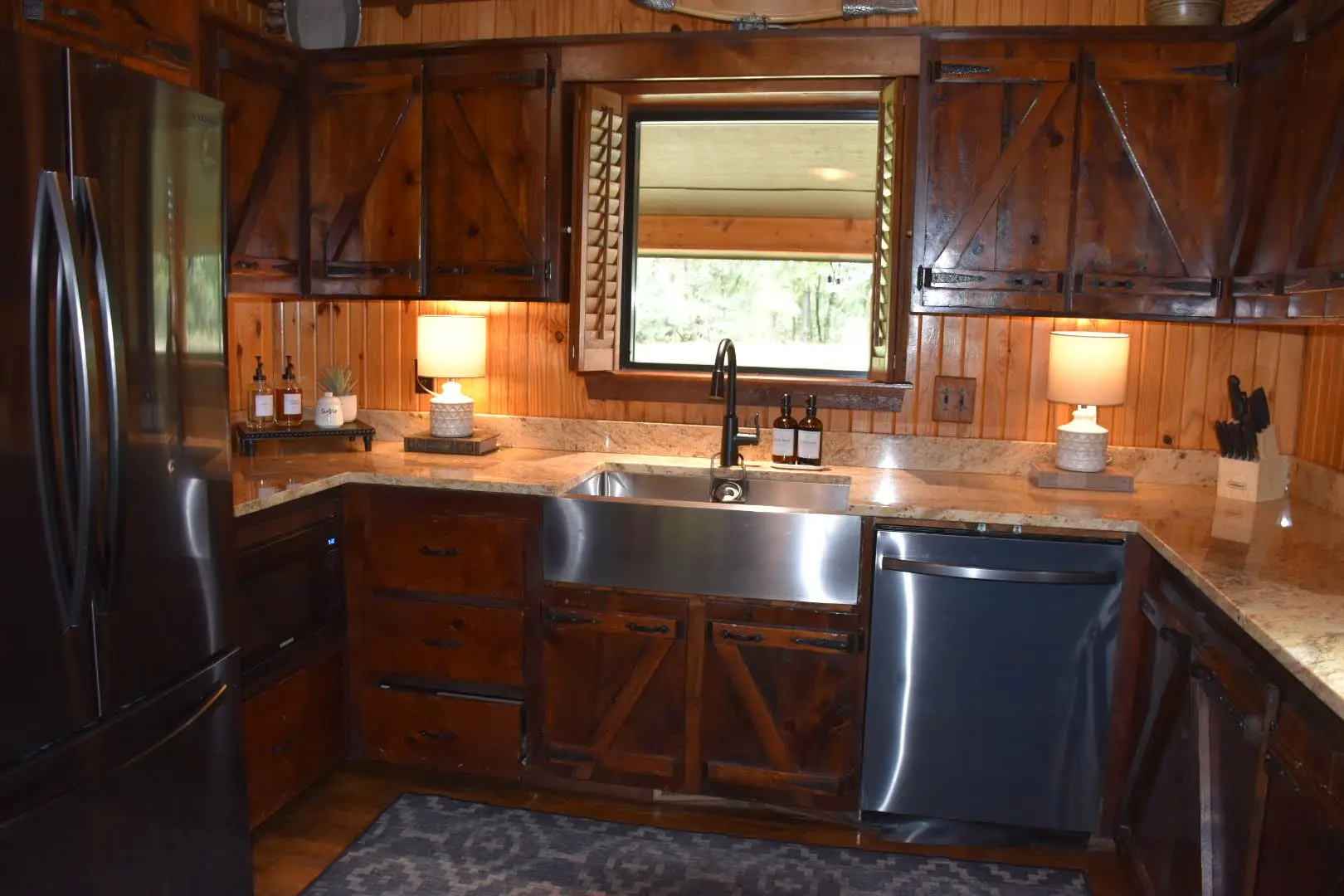 Full-size stainless steel appliances