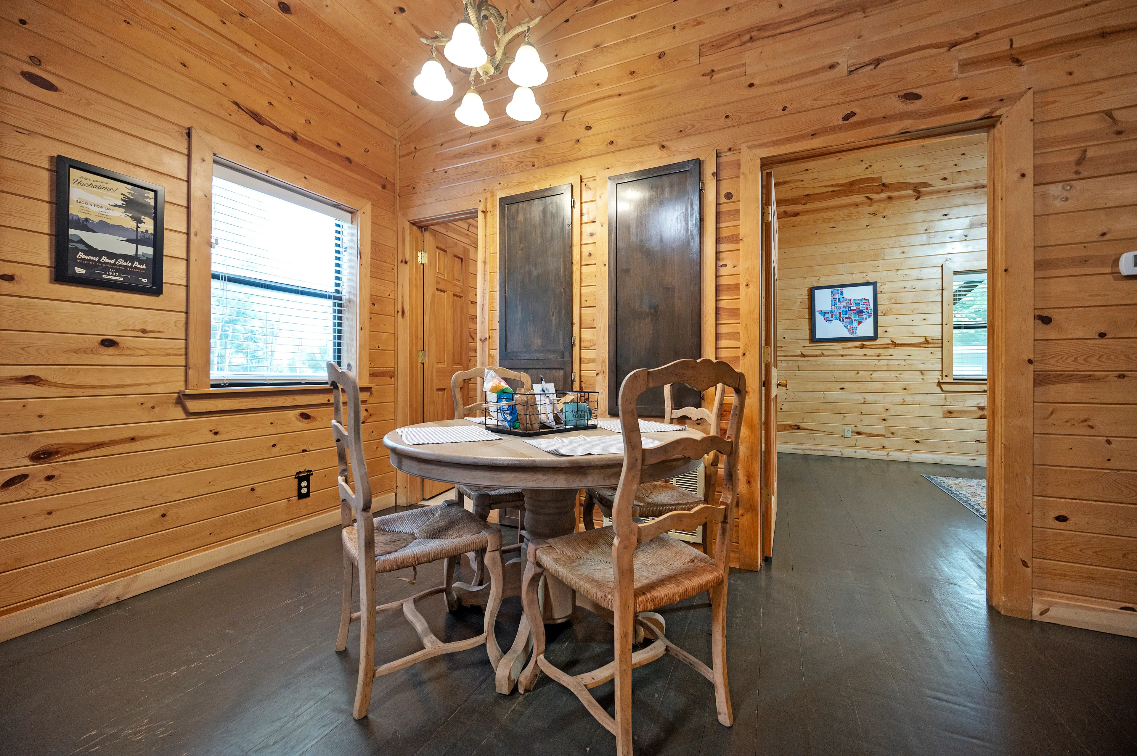 Dining area seats 4.
