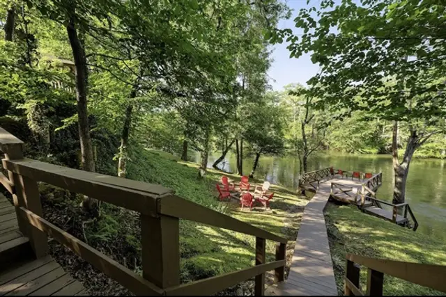 Joelle's River House cabin