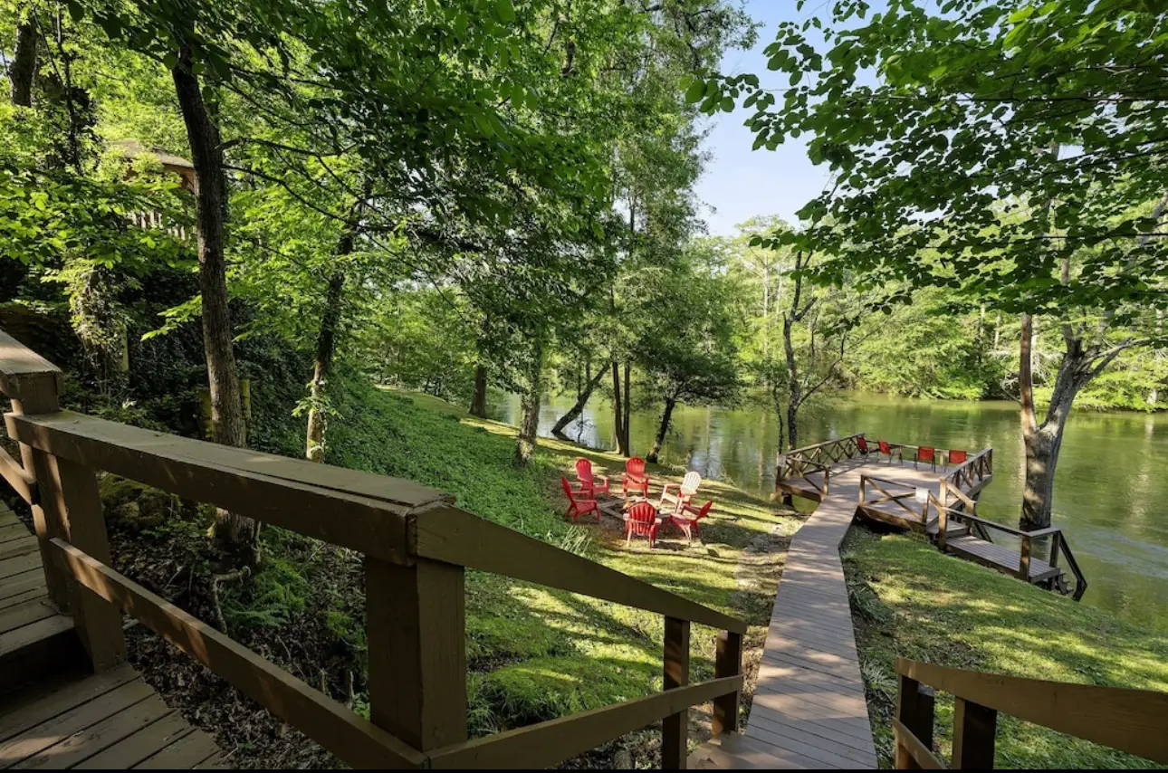 Joelle’s River House on Mountain Fork River