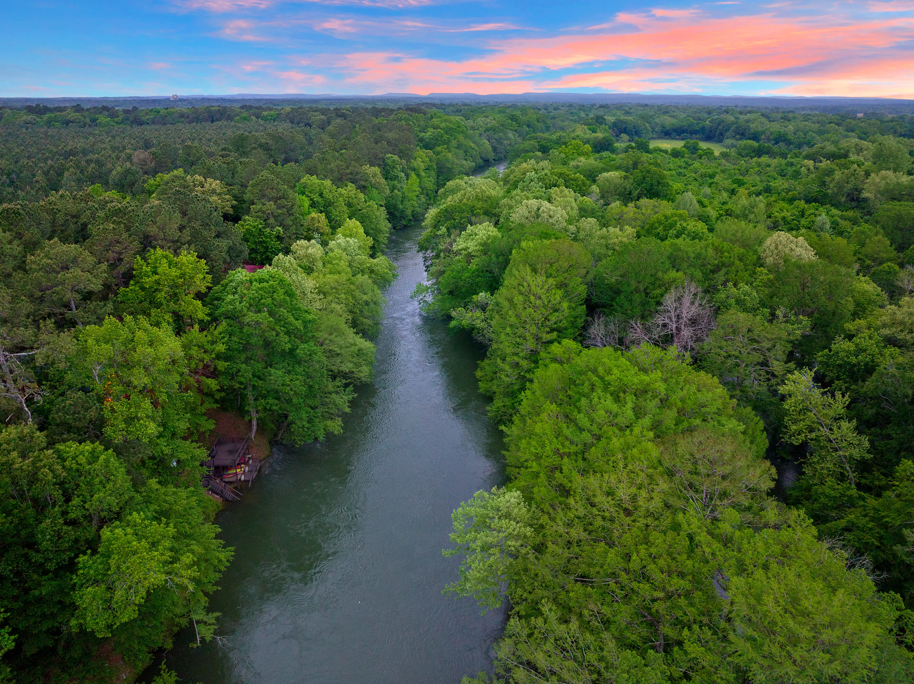 Unique location on Mountain Fork River!