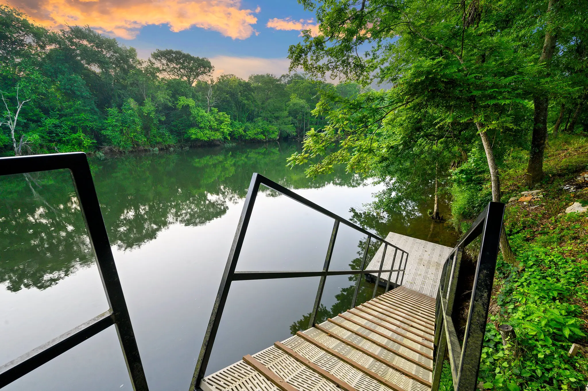 The catwalk of the dock from the bank level to the river level.
