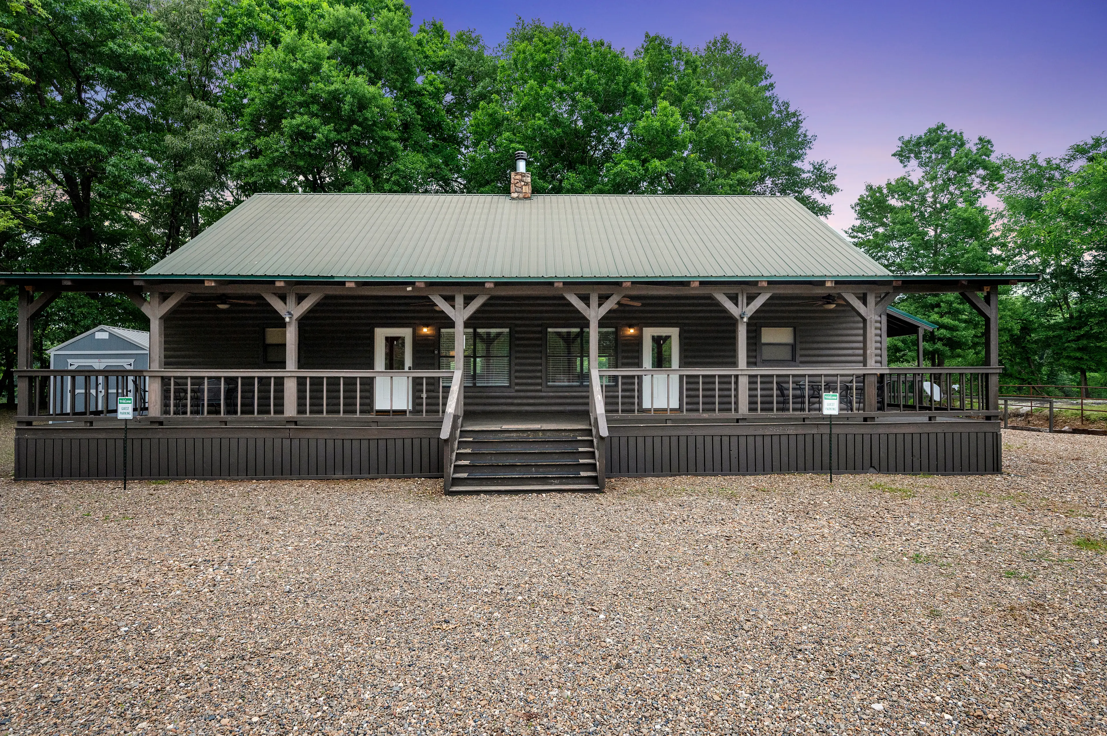Riverhawk Bunkhouse Lodge