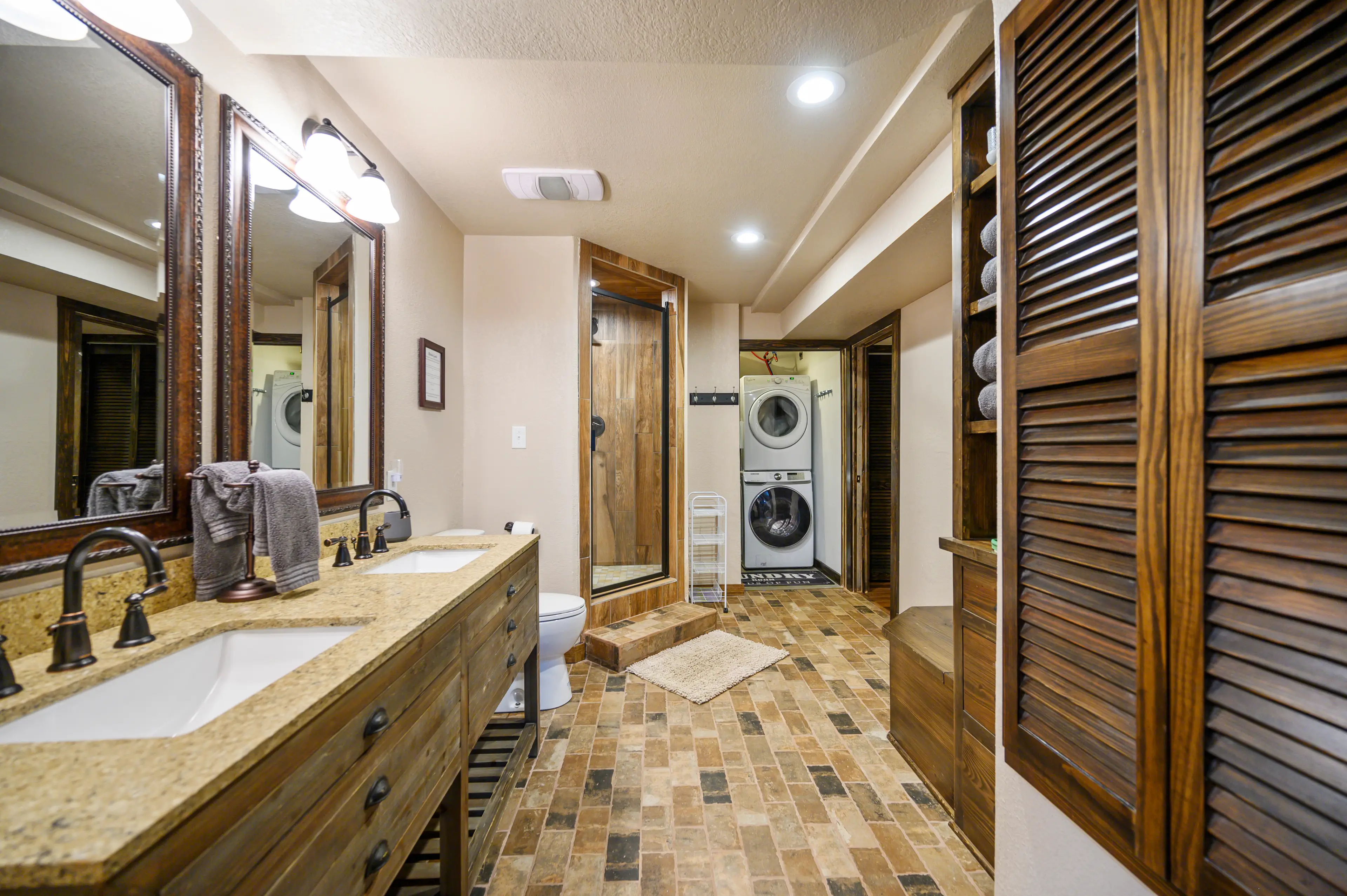 The full size washer and dryer is off the downstairs bath.