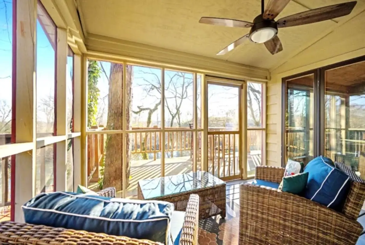 The screened in porch with views!