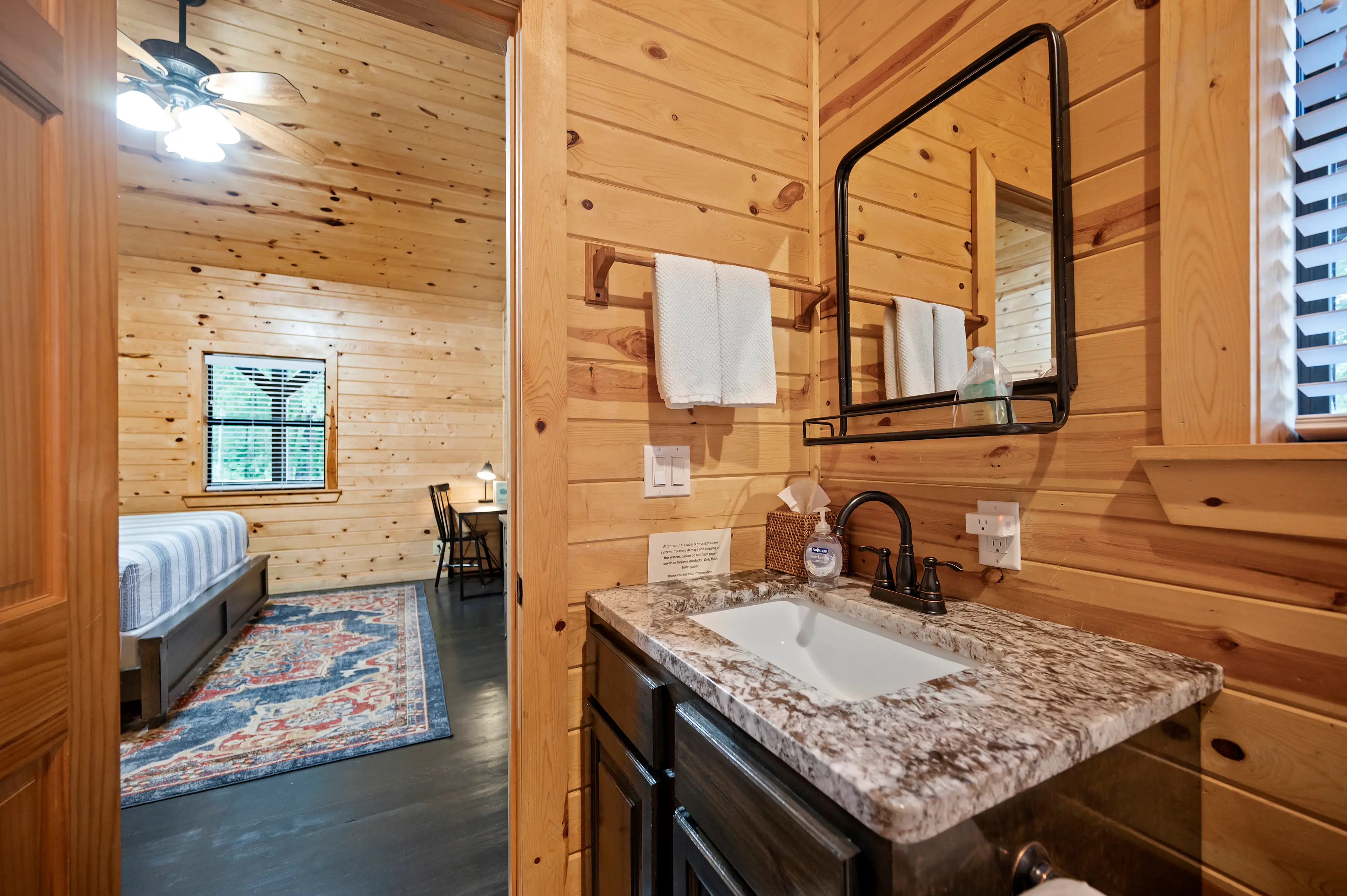 Ensuite bath to the master bedroom.