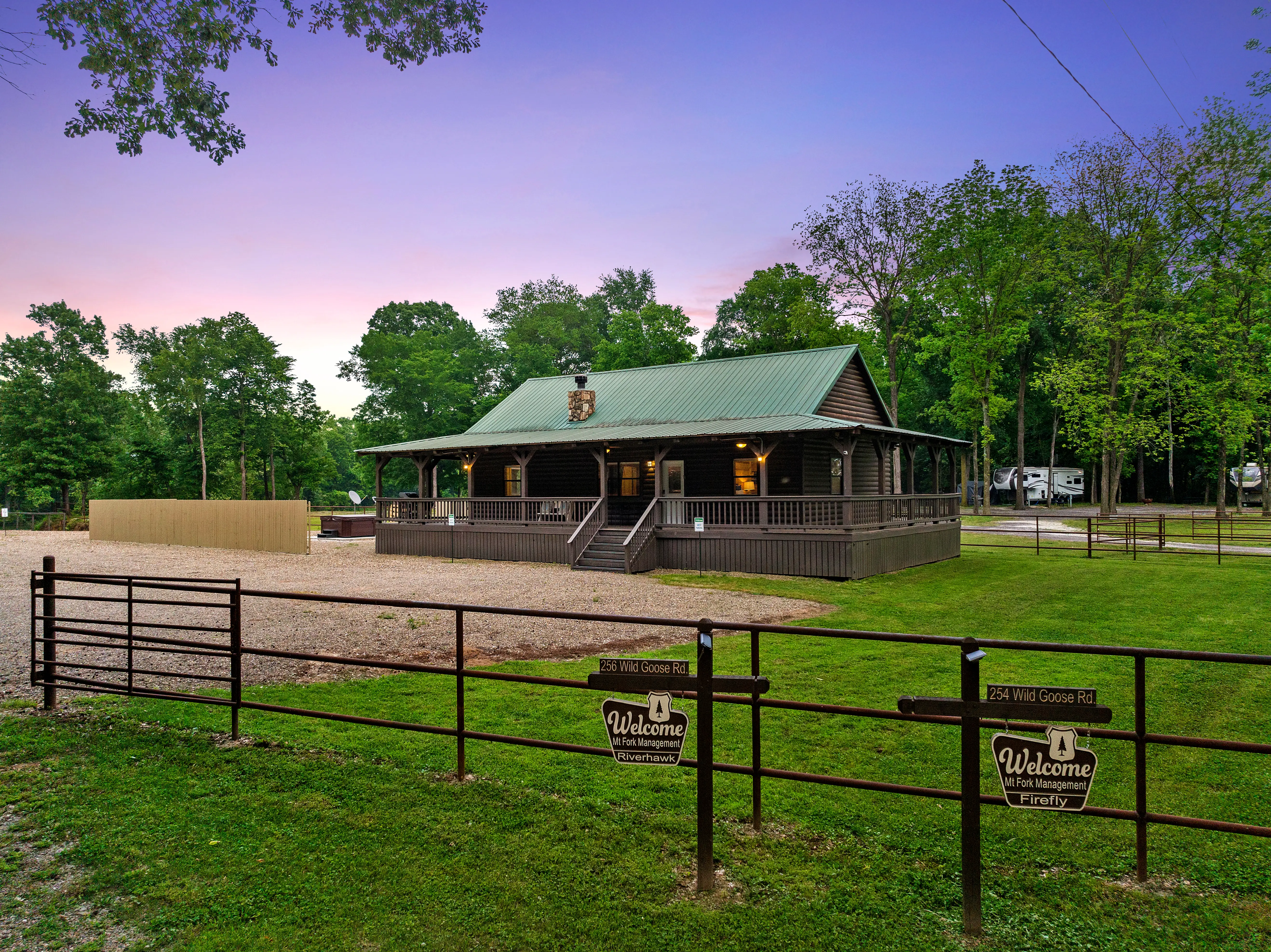 Firerfly is a two bed, two bath cabin.